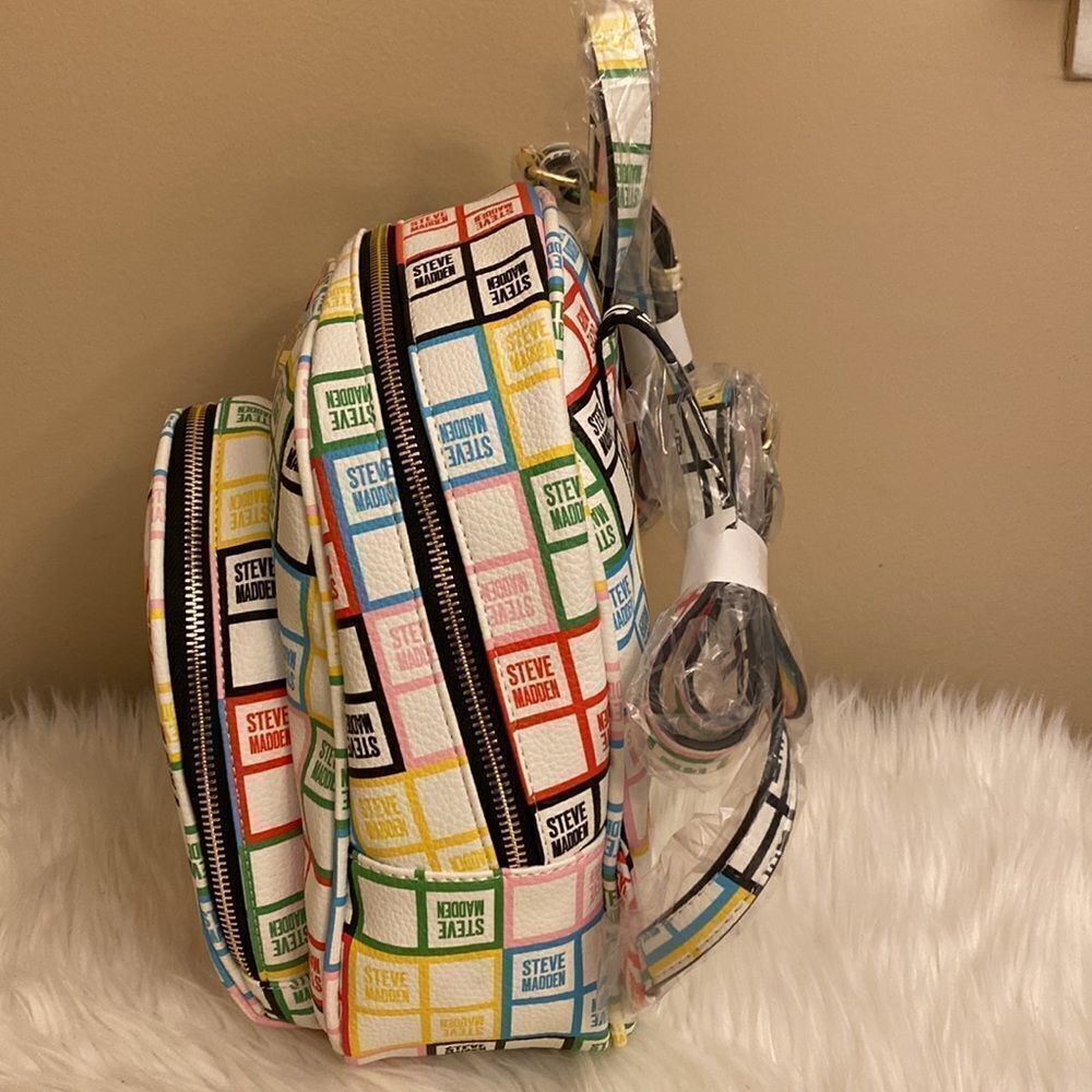 NWT Steve Madden Bjordan White Floral Logo Backpack - w/ Matching Wristlet - Picture 8 of 17